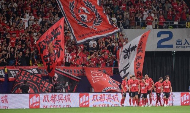 蓉城6场不败！暂排中超榜首，双杀卫冕冠军，费利佩百场双响